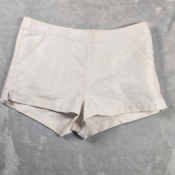 Abercrombie & Fitch Pants - Abercrombie & Fitch Cream Jacquard Shorts Cream Textured 6 Fairycore Coquette